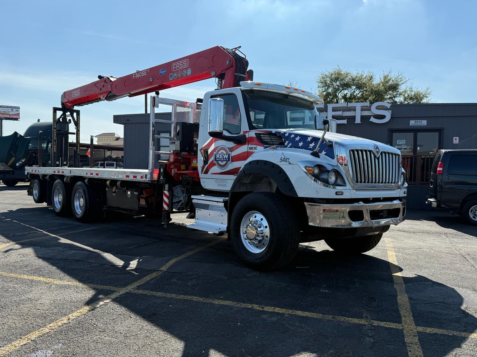 Imagen de International Knuckle Boom Fassi Crane Truck.